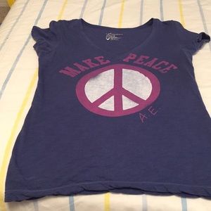 American Eagle V-neck shirt